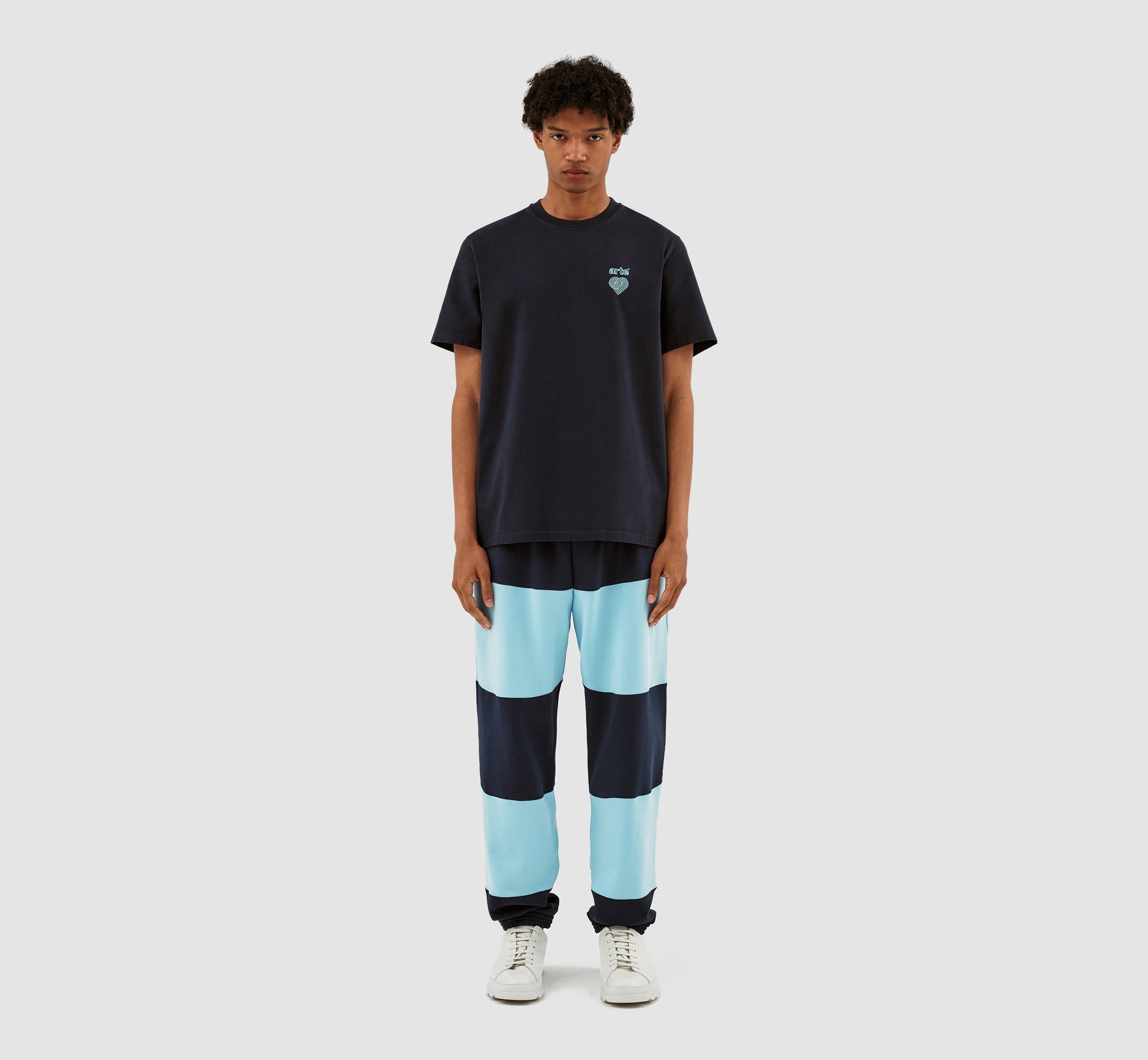 Taut Embroi Heart Logo T-shirt - Marine