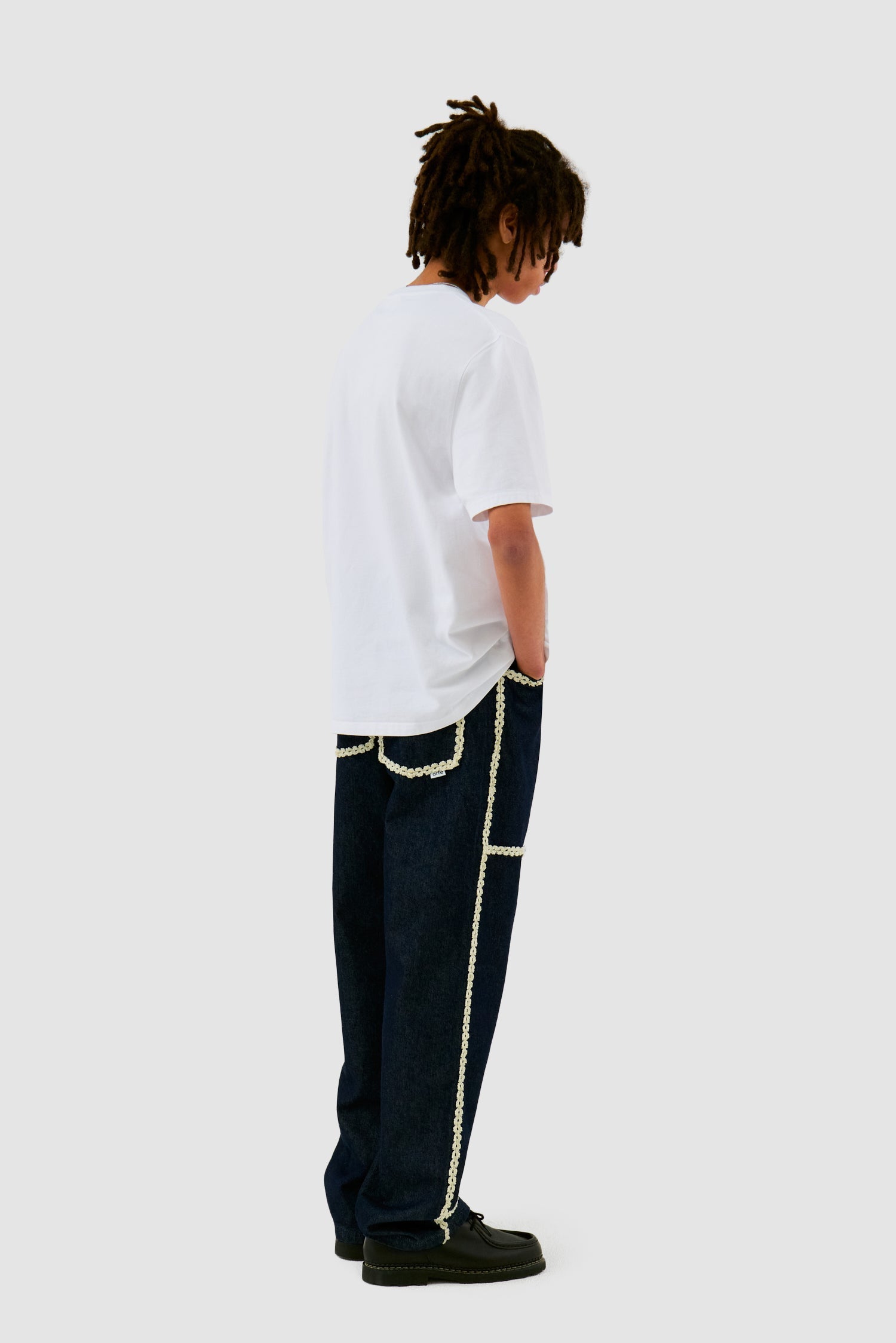 Pantalon en denim à bordures fleuries - Dark Wash