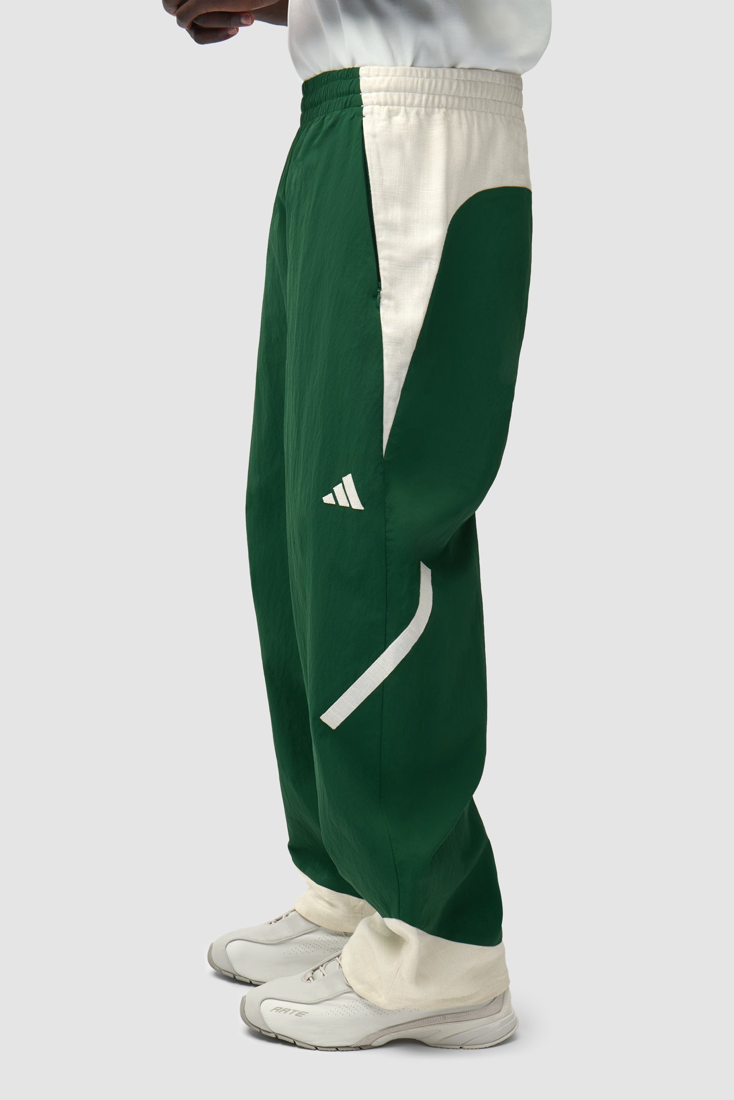 Pantalon de survêtement Arte pour adidas Z.N.E. - vert/crème