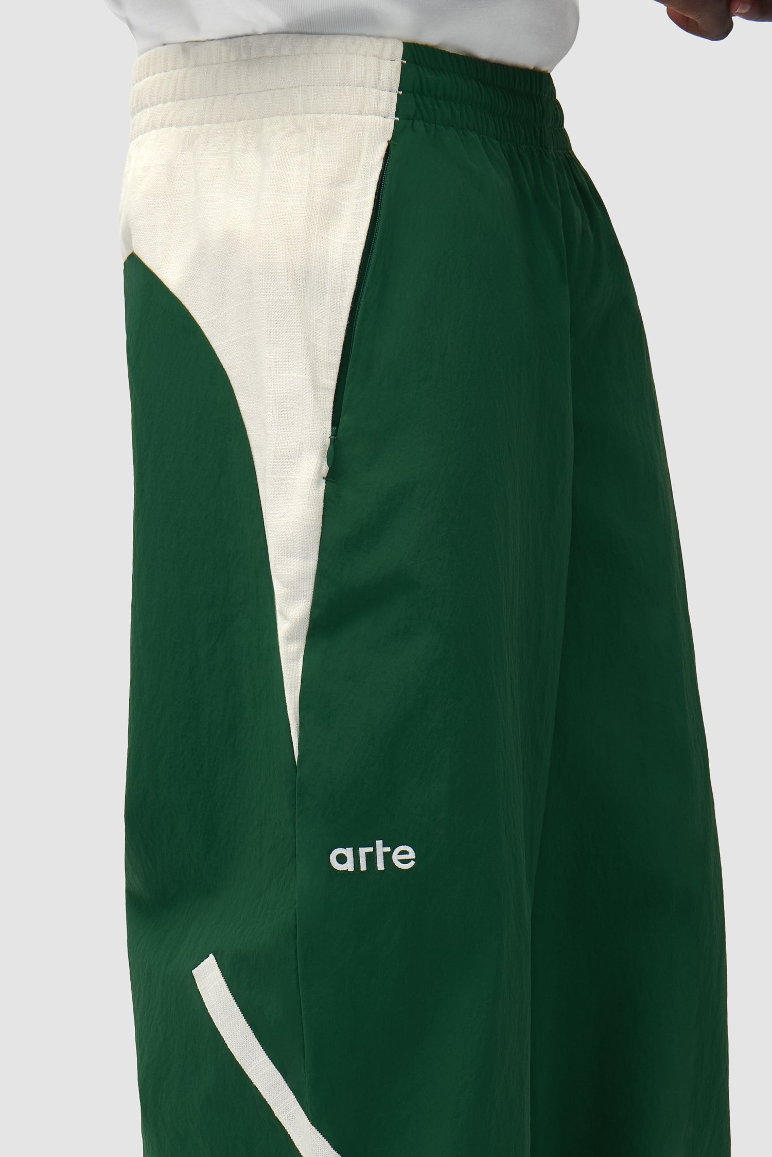 Pantalon de survêtement Arte pour adidas Z.N.E. - vert/crème