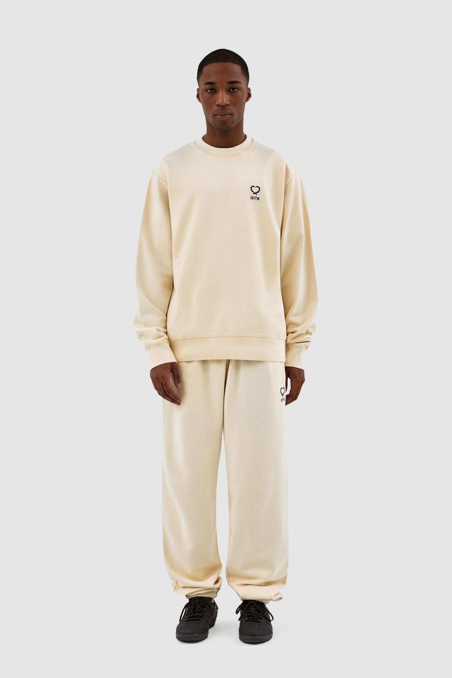 Carlos Small Heart Crewneck - Crème