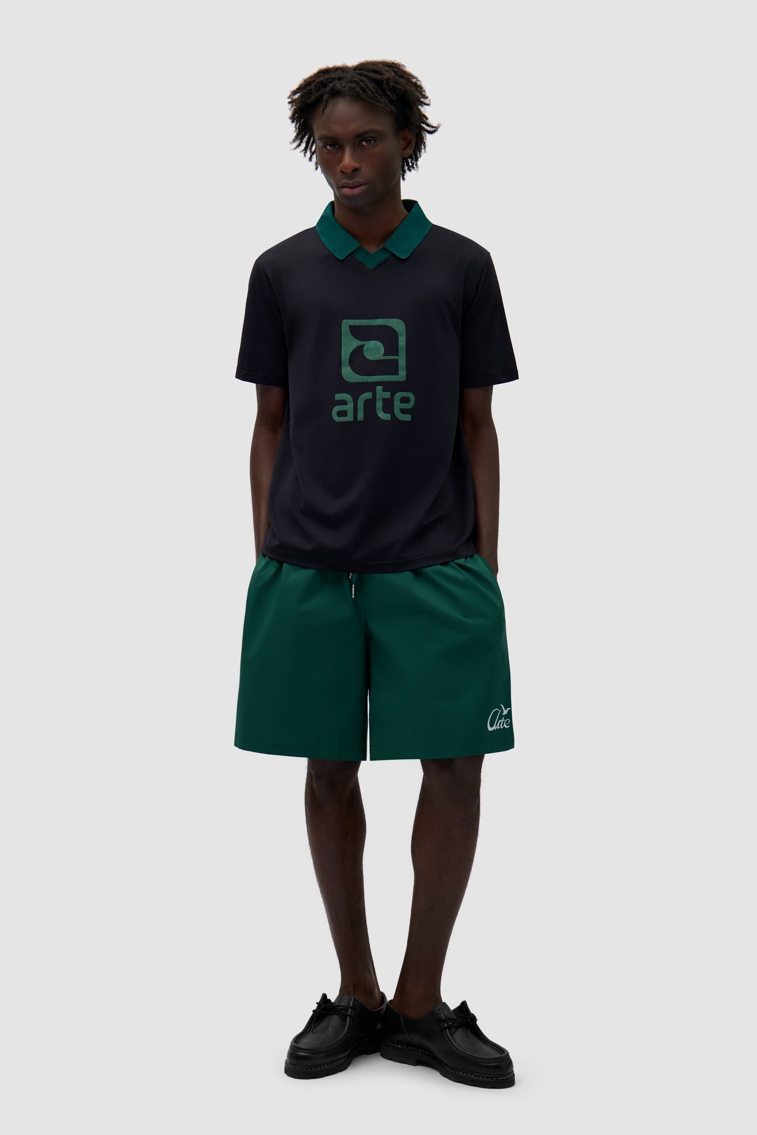T-shirt avec col à logo - noir/vert