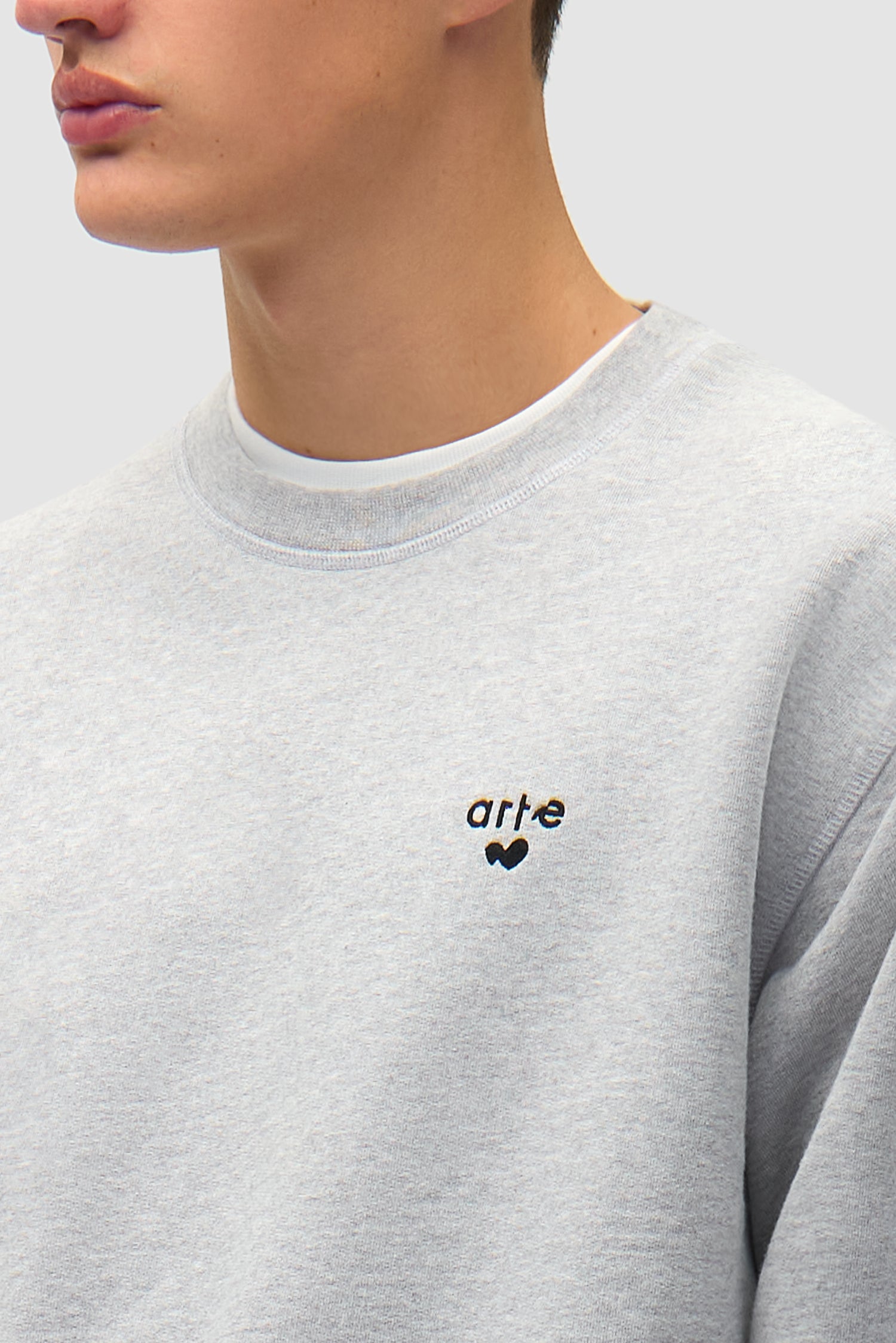 T-shirt à col rond avec logo cœur - Gris