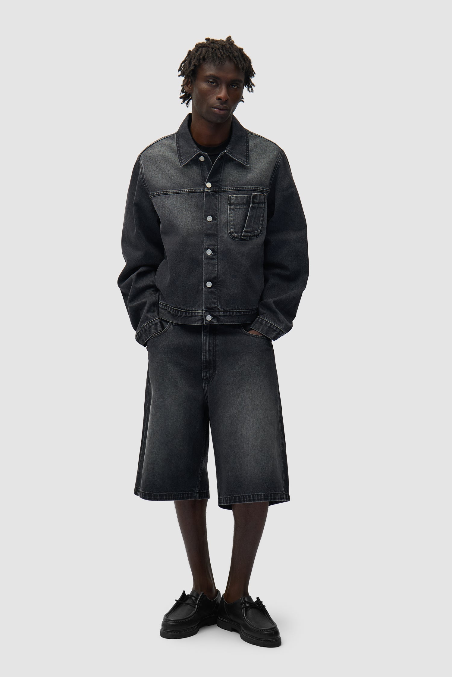 Short en denim à poches rondes - Noir délavé