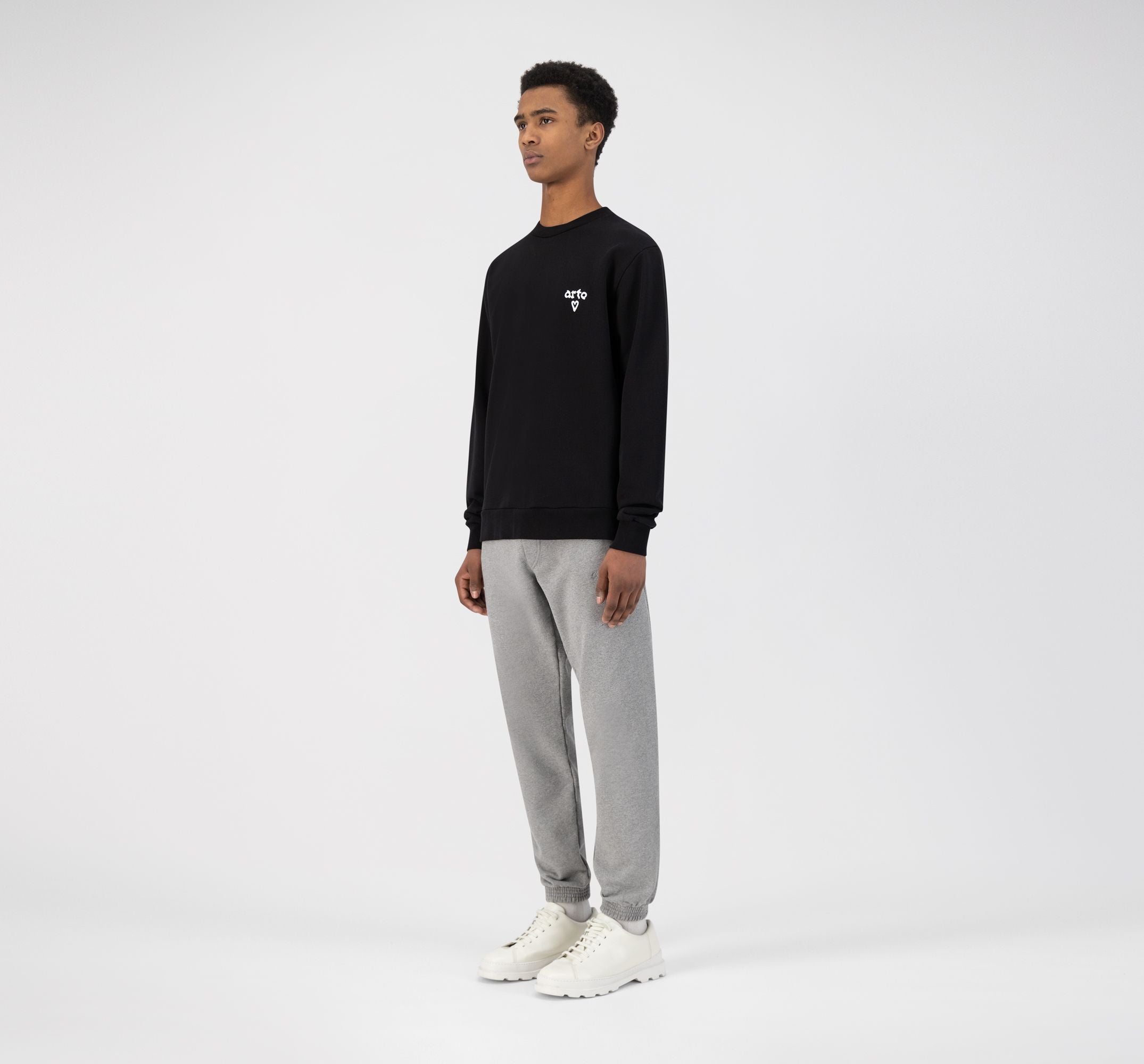 Pull à logo en forme de cœur de Cassat - Noir