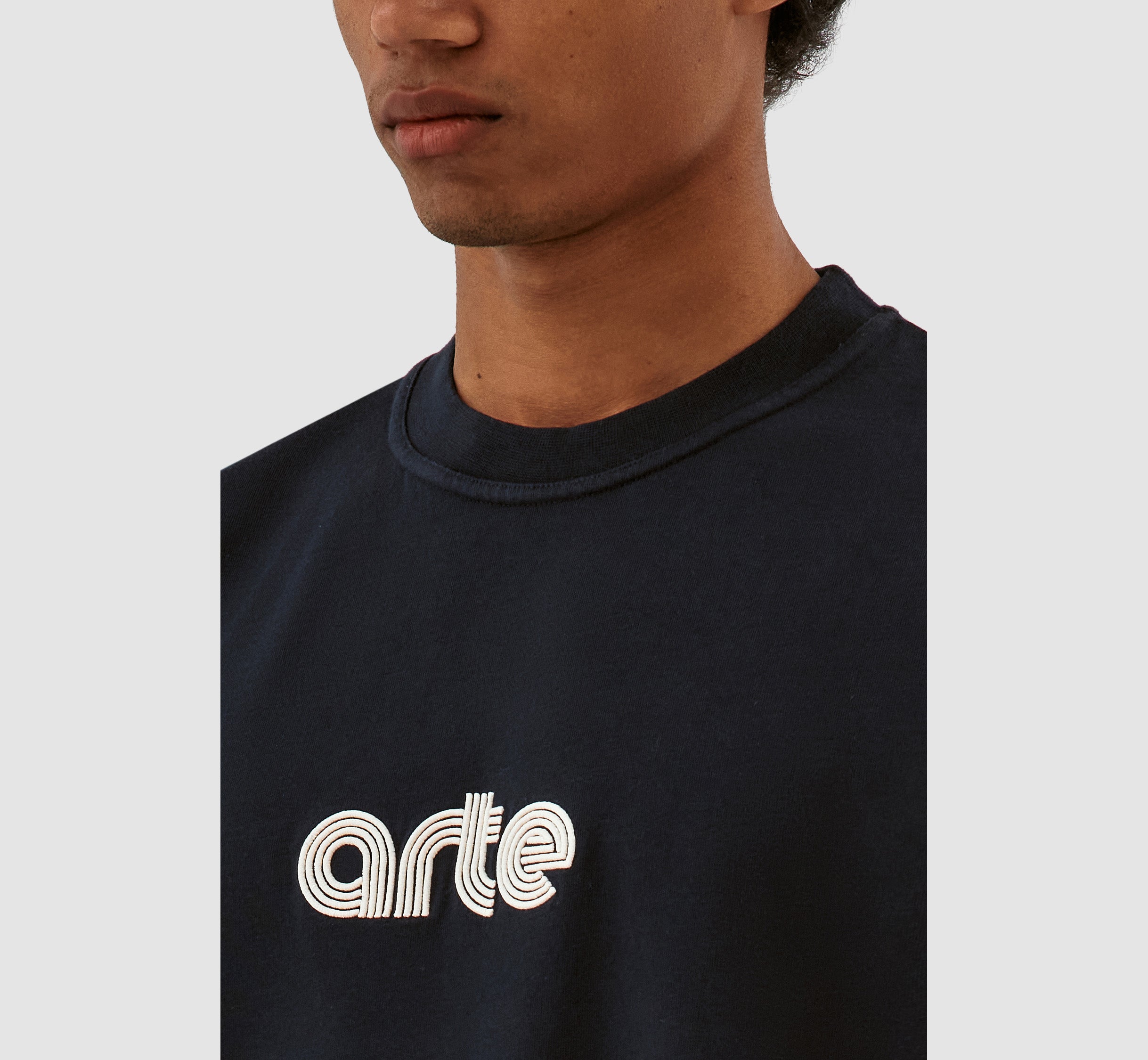 Taut Embroi Logo T-shirt - Marine