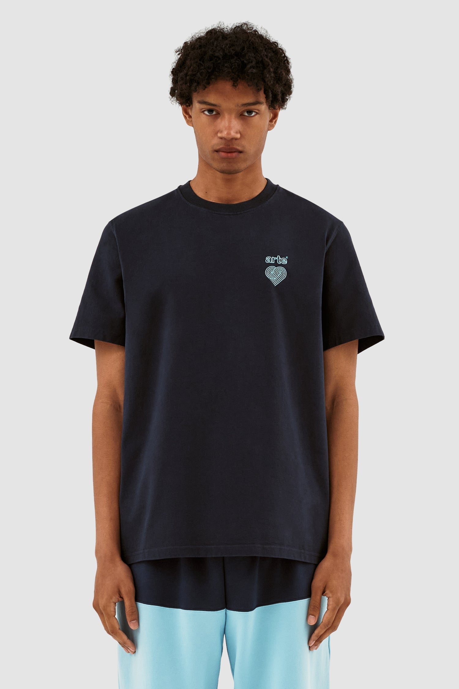 Taut Embroi Heart Logo T-shirt - Marine