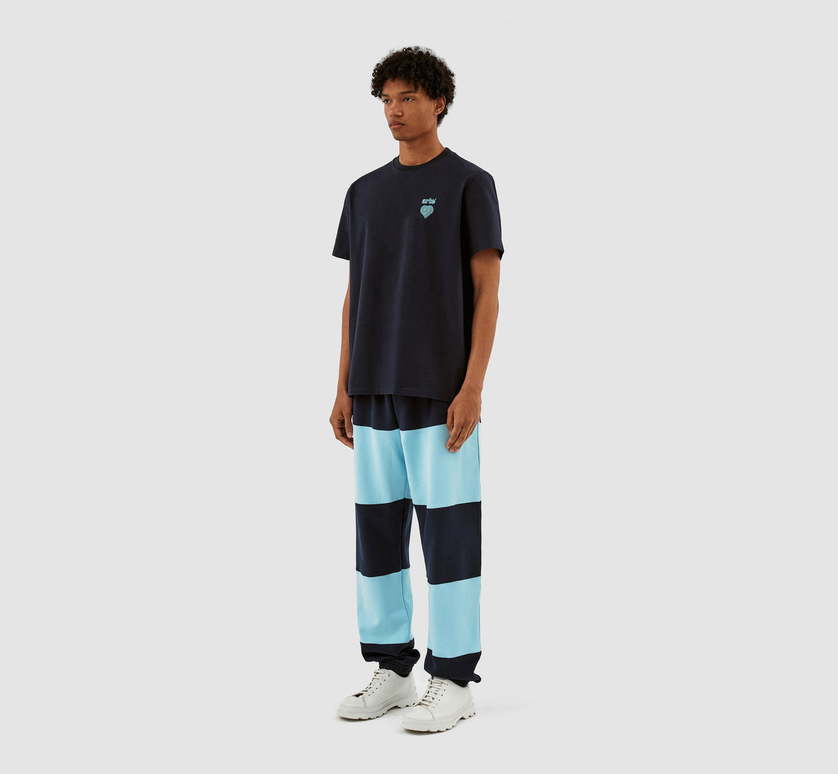Taut Embroi Heart Logo T-shirt - Marine