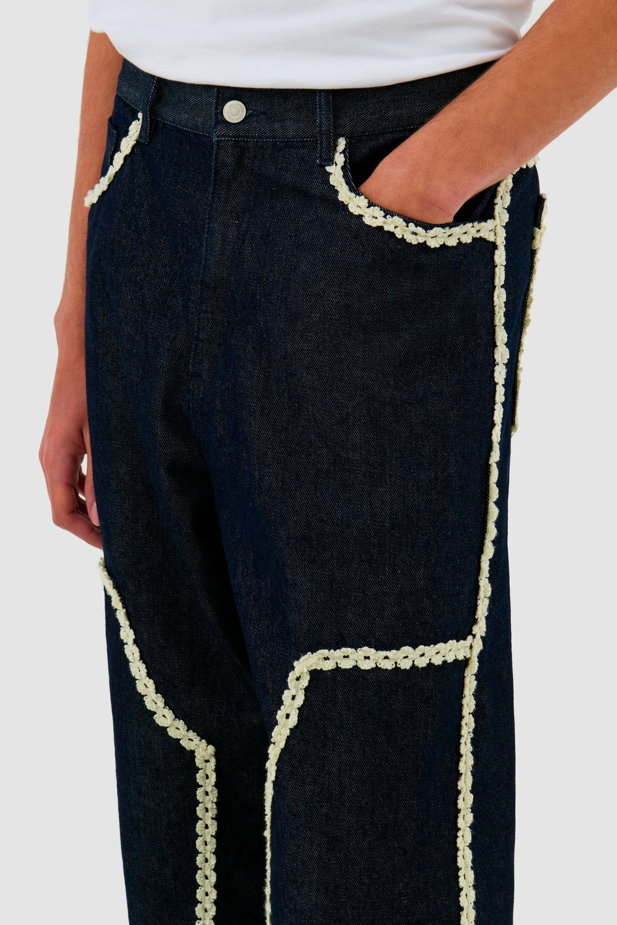 Pantalon en denim à bordures fleuries - Dark Wash