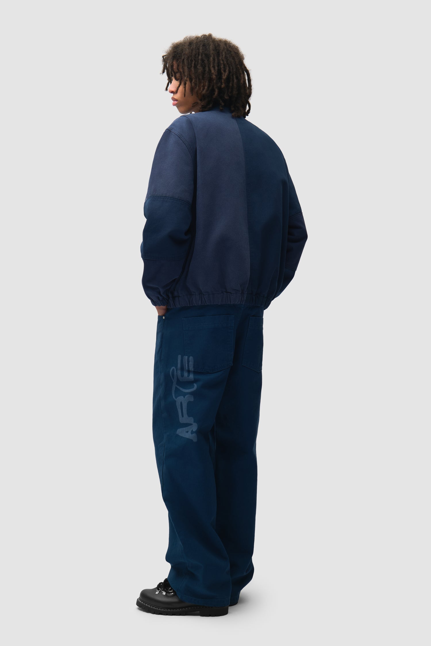 Pantalon en jean à motif sérigraphié - Bleu marine