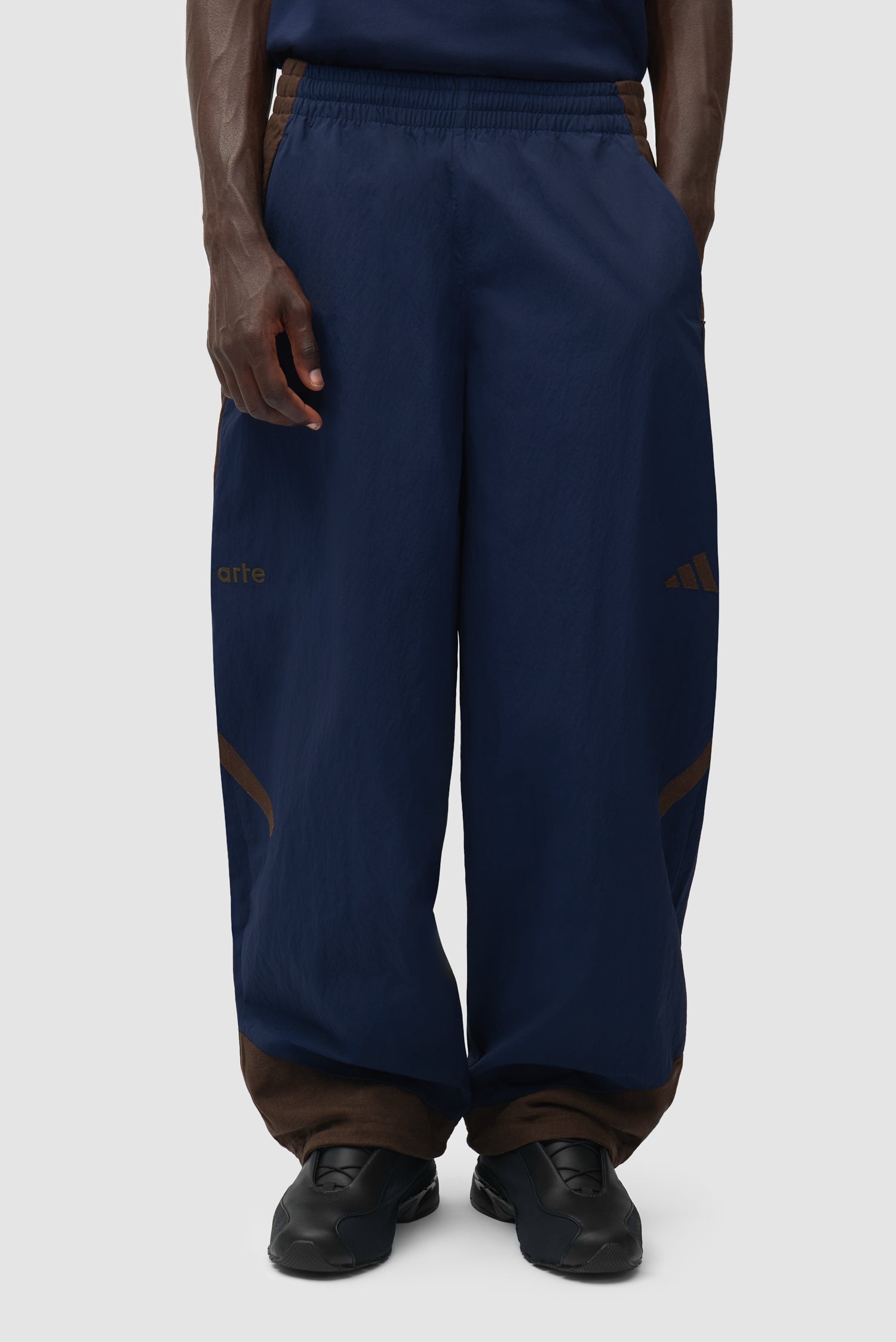 Pantalon de survêtement Arte pour adidas Z.N.E. - bleu marine/marron