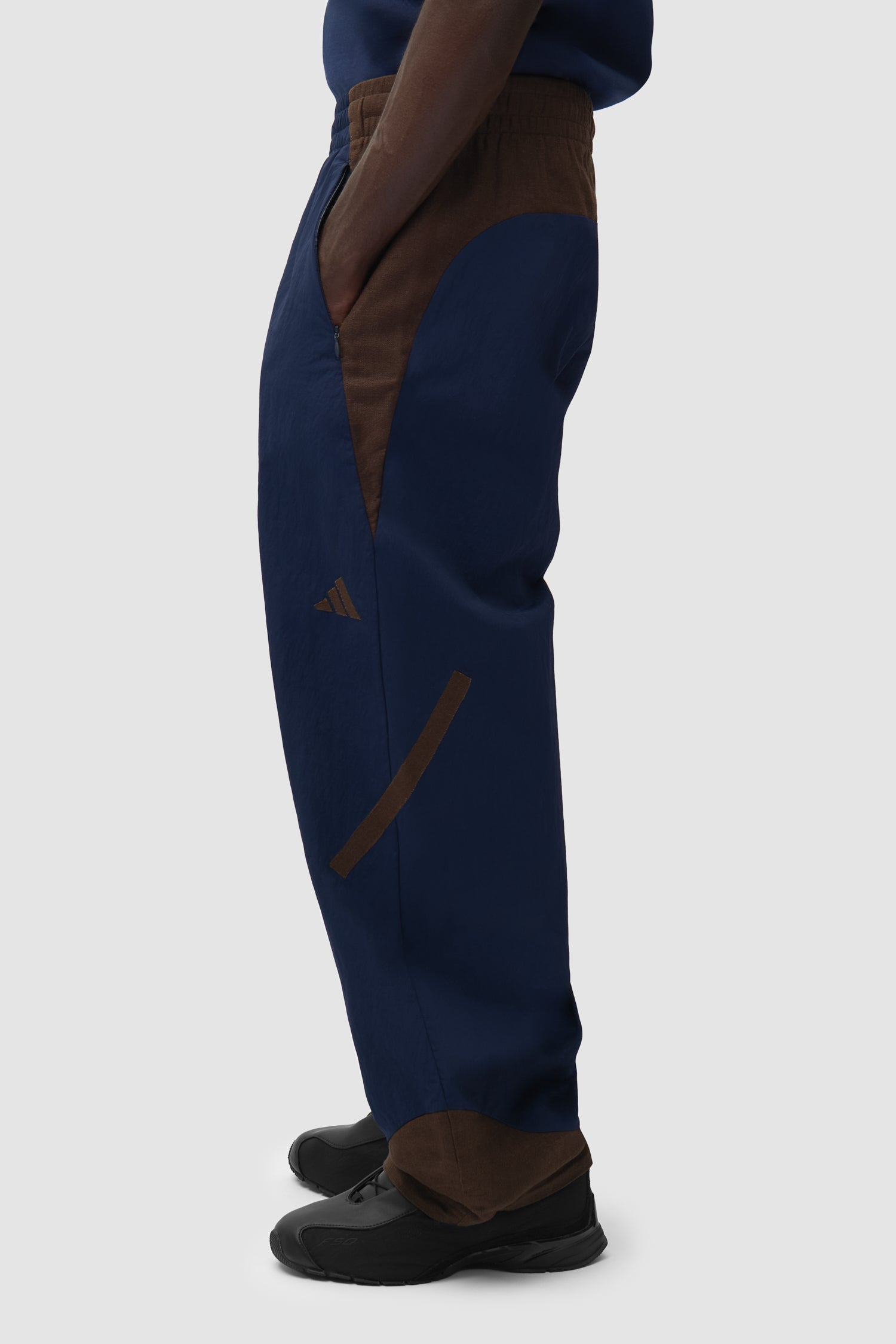 Pantalon de survêtement Arte pour adidas Z.N.E. - bleu marine/marron