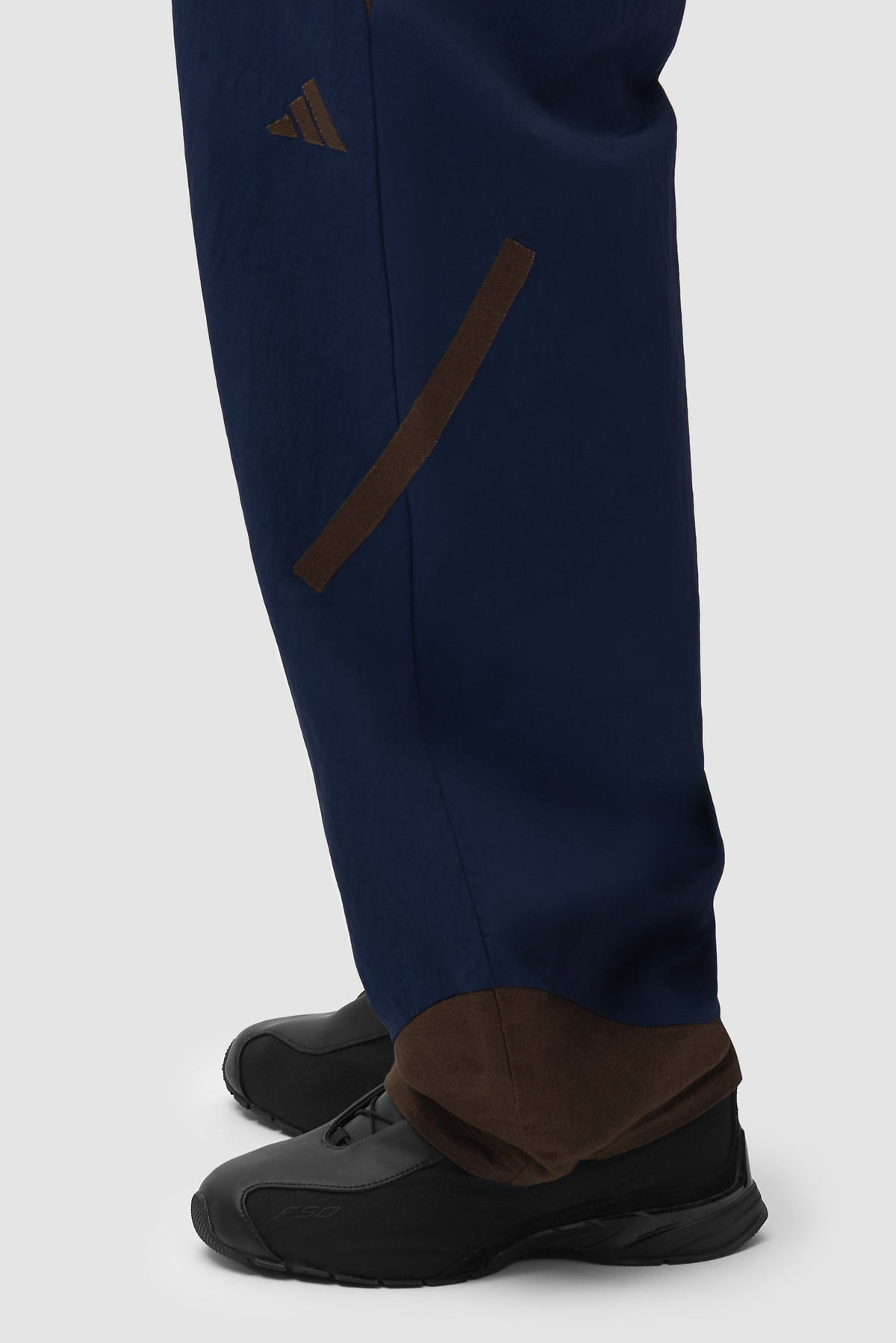 Pantalon de survêtement Arte pour adidas Z.N.E. - bleu marine/marron
