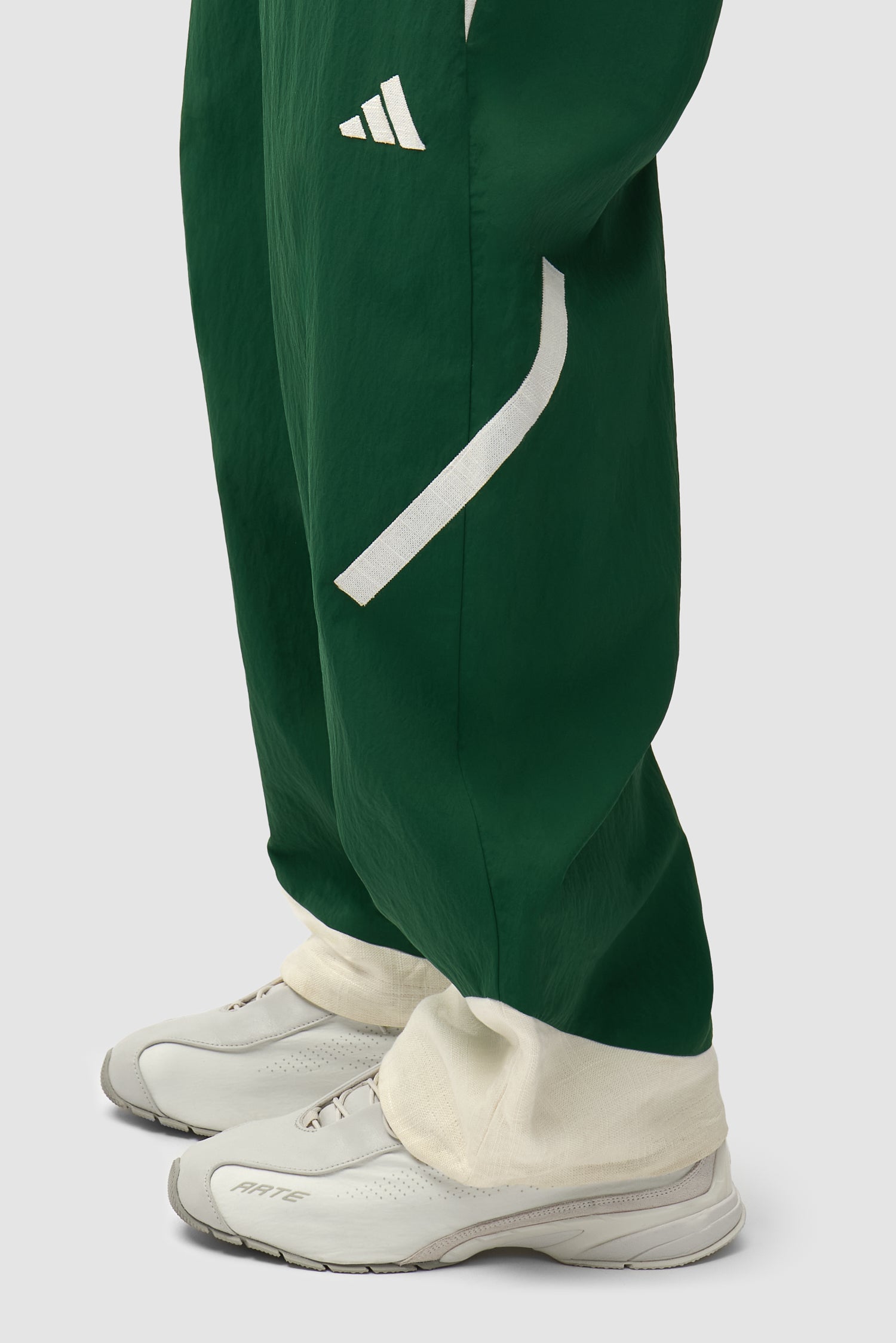 Pantalon de survêtement Arte pour adidas Z.N.E. - vert/crème