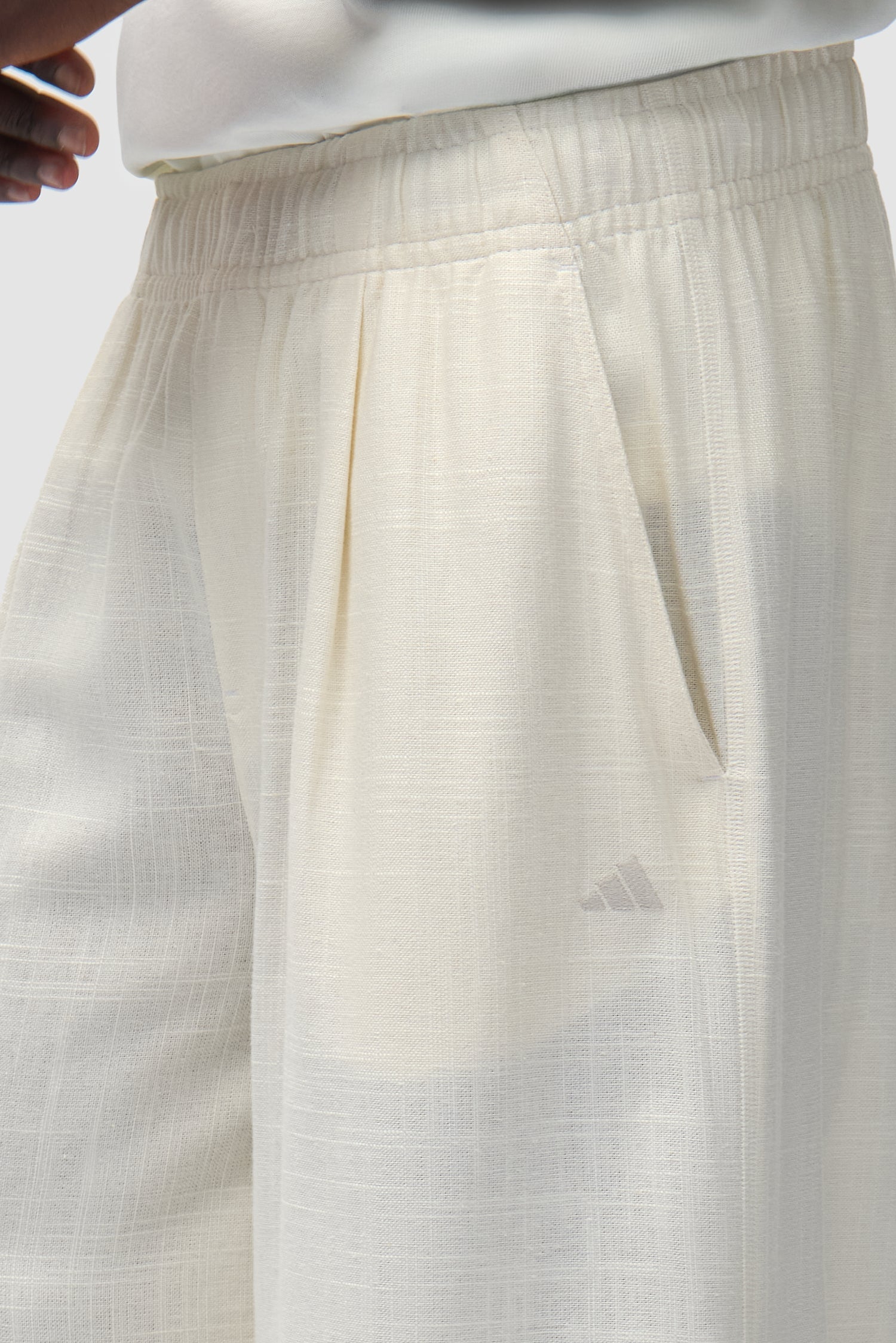 Short en lin Arte pour adidas - Blanc cassé