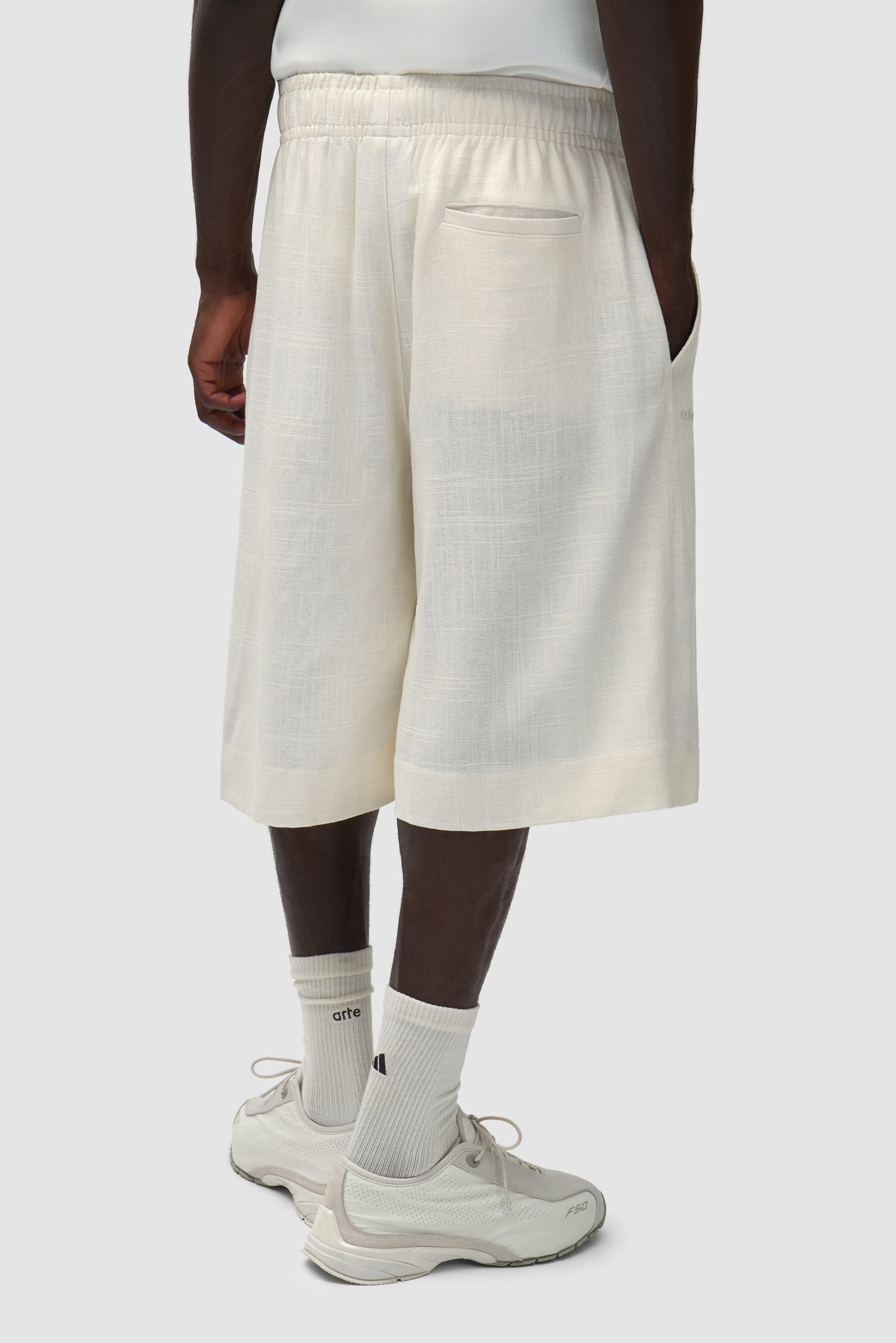 Short en lin Arte pour adidas - Blanc cassé