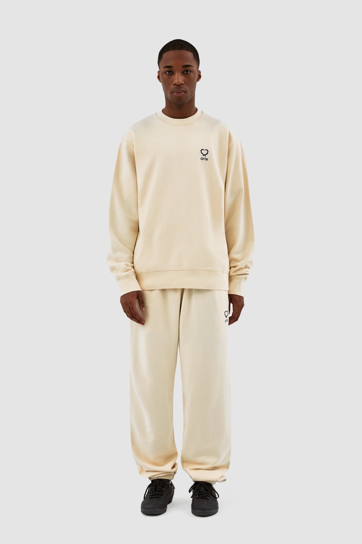 Carlos Small Heart Crewneck - Crème