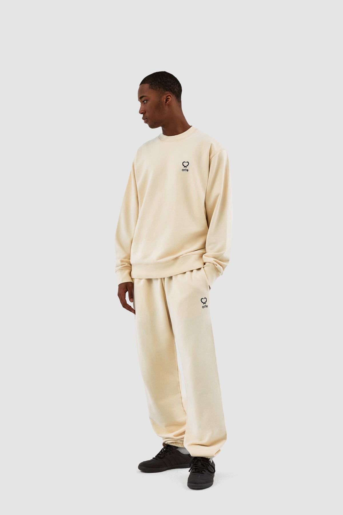 Carlos Small Heart Crewneck - Crème