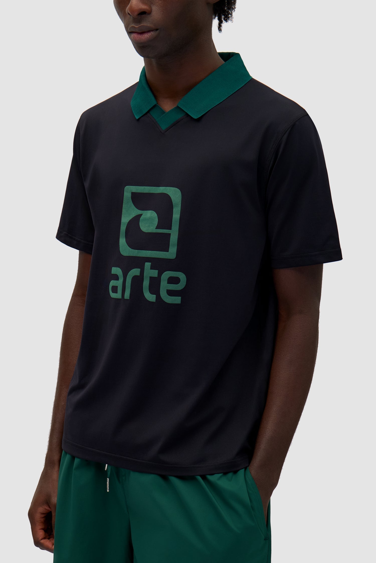 T-shirt avec col à logo - noir/vert