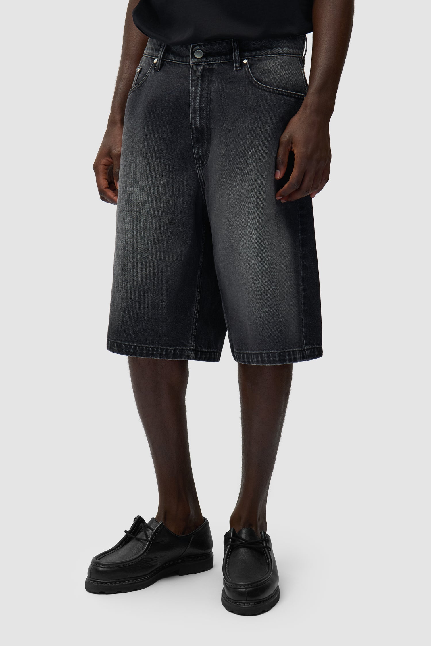 Short en denim à poches rondes - Noir délavé